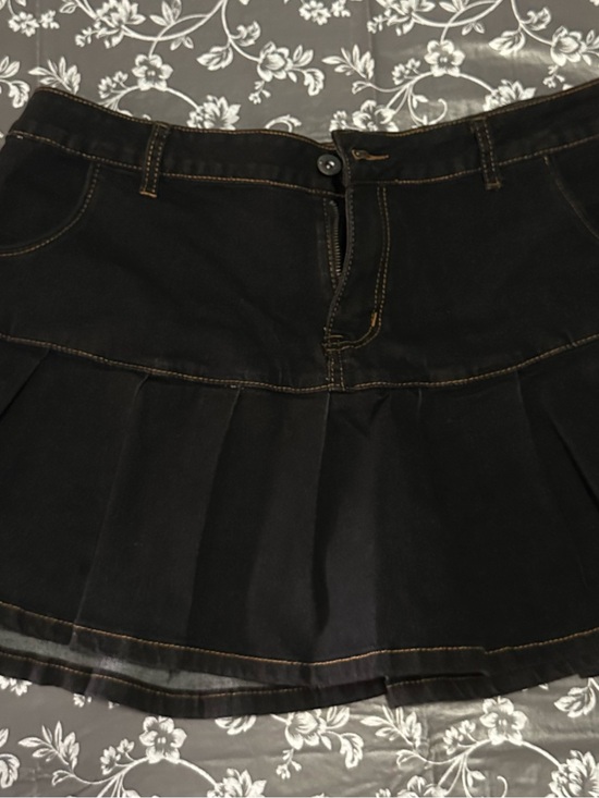 Dresses & Skirts - Women’s Black Pleated Mini Skirt - Classic Style